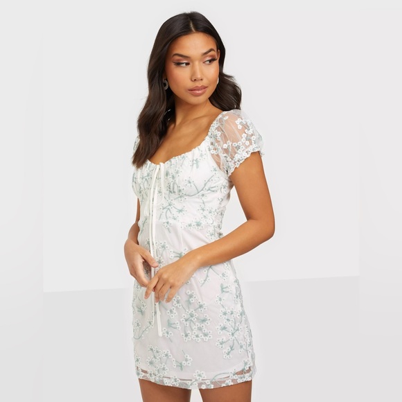 Princess Polly Dresses & Skirts - Brand New Princess Polly Embroidered White Floral Dress Size 6 Fits Size M